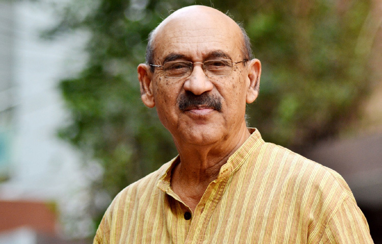 আবুল হায়াতের অভিনয়জীবন শুরু হয় ১৯৬৯ সালে মঞ্চনাটকের মাধ্যমে। এরপর ১৯৭০ সালের দিকে তিনি যুক্ত হন বাংলাদেশ টেলিভিশনের নাটকে। ধীরে ধীরে তার স্বাভাবিক, পরিমিত ও বিশ্বাসযোগ্য অভিনয় তাকে করে তোলে জনপ্রিয়।