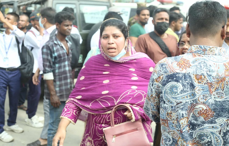 আন্তঃবাহিনী জনসংযোগ পরিদপ্তরের পাঠানো (আইএসপিআর) এক খুদে বার্তায় জানানো হয়েছে, বাংলাদেশ বিমান বাহিনীর এফ-৭ বিজিআই প্রশিক্ষণ বিমান উত্তরায় বিধ্বস্ত হয়েছে। বিমানটি দুপুর ১টা ৬ মিনিটে উড্ডয়ন করেছিল।