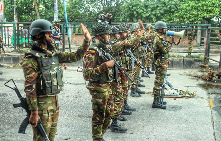 সেনাবাহিনীর হ্যান্ডমাইকিংয়ের মাধ্যমে ঘোষিত হয় ‘সেনাপ্রধান জাতির উদ্দেশ্য ভাষণ দেবেন কিছুক্ষণ পর’ এই ঘোষণার খবর আলোড়ন ছড়ায়।