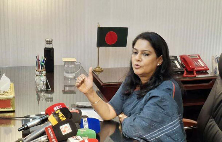 সিলেটের ভোলাগঞ্জের সাদাপাথর লুটের সঙ্গে স্থানীয় প্রশাসনের যোগসাজশ ছিল বলে জানিয়েছেন উপদেষ্টা সৈয়দা রিজওয়ানা হাসান। স্থানীয় প্রশাসনের বিরুদ্ধে দ্রুত ব্যবস্থা নেওয়ার কথাও জানিয়েছেন তিনি। আজ সচিবালয়ে সাংবাদিকদের সঙ্গে আলাপকালে উপদেষ্টা এ কথা জানান। ছবি: সংগৃহীত