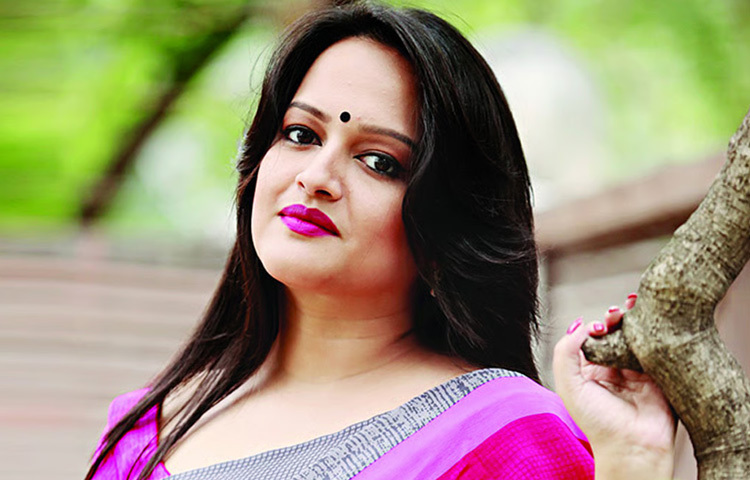 তারুণ্যে পা রেখে ঈশিতা হয়ে ওঠেন বাংলার ঘরোয়া মেয়েদের প্রতিচ্ছবি। টিভি নাটকে এক সময় তার উপস্থিতি হয়ে ওঠে শান্তির প্রতীক। একরঙা বা একমাত্রিক চরিত্র নয়, বরং জটিল আবেগ ও দ্বিধাদ্বন্দ্বে ভরা নারীর ভূমিকাতেও ঈশিতা ছিলেন দক্ষ ও অভিনব।