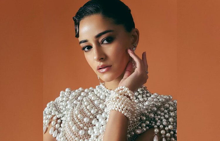 বলিউড থেকে হলিউড, অনেক তারকারা পার্লকোর থিমে সাজলেও অনন্যা যেন নিজস্ব আভিজাত্য এবং সতেজতা নিয়ে এই ট্রেন্ডকে নতুনভাবে উদ্ভাসিত করেছেন।