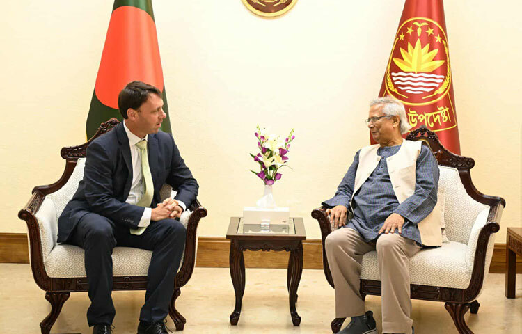 যুক্তরাষ্ট্রের সঙ্গে বাণিজ্য, বিনিয়োগ, জ্বালানি ও উন্নয়ন সহযোগিতা আরও গভীর করবেন বলে দৃঢ় প্রতিশ্রুতি পুনর্ব্যক্ত করেছেন প্রধান উপদেষ্টা অধ্যাপক মুহাম্মদ ইউনূস। ছবি: সিএ প্রেস উইং