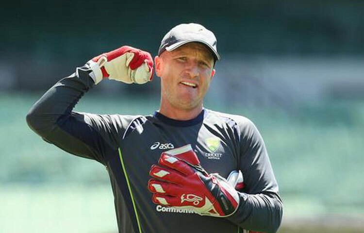 অস্ট্রেলিয়ার হয়ে আন্তর্জাতিক ক্রিকেটে অভিষেক ঘটে ২০০১ সালে, ওয়ানডে ম্যাচ দিয়ে। তবে গিলক্রিস্টের দীর্ঘ ক্যারিয়ারের কারণে জাতীয় দলে নিয়মিত হতে তাকে অপেক্ষা করতে হয়েছে প্রায় এক দশক। অবশেষে ২০০৮ সালে টেস্ট দলে নিয়মিত সুযোগ পান হাড্ডিন, আর সেখানেই তিনি প্রমাণ করেন নিজের যোগ্যতা।