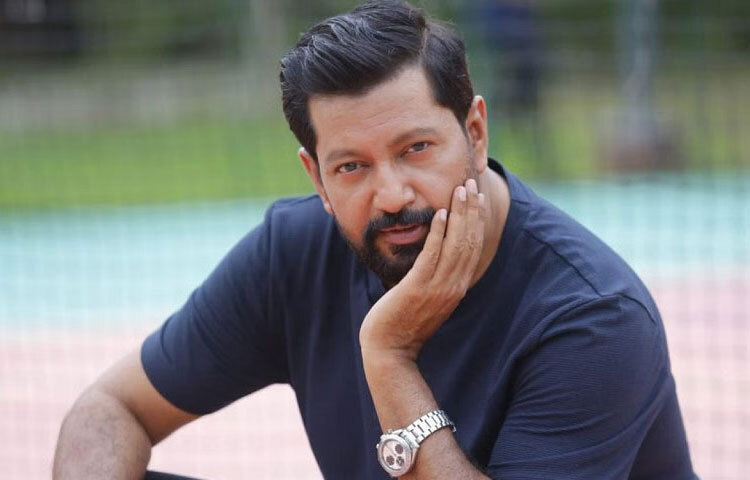 টিভি নাটকের সোনালি যুগে মাহফুজ আহমেদ ছিলেন এক উজ্জ্বল নক্ষত্র। ‘জোছনার ফুল’, ‘চান্দের বুড়ি’, ‘একদিন হঠাৎ’, ‘ট্র্যাজেডি কুইন’, ‘রূপালী রাত’-এমন অসংখ্য নাটক ও ধারাবাহিকে তিনি অভিনয় করেছেন, যা দর্শক এখনও মনে রেখেছে। তার অভিনয়ের সহজ-সরল ভঙ্গি, সংলাপ বলার ধরণ এবং চরিত্রের গভীরতা ফুটিয়ে তোলার দক্ষতা তাকে সমসাময়িকদের ভিড় থেকে আলাদা করে দিয়েছে।