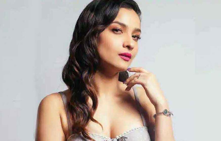 অঙ্কিতার অভিনয় জীবন নানা উত্থান-পতনের মধ্য দিয়ে গেছে। তবে তার প্রতিটি চরিত্রে যে প্রগাঢ় সংবেদনশীলতা এবং বাস্তবতার ছোঁয়া আছে, তা দর্শকদের মনে রাখার মতো। জনপ্রিয় সিরিজ থেকে শুরু করে সোশ্যাল মিডিয়ায় প্রভাব, অঙ্কিতা সব ক্ষেত্রেই নিজের পরিচয় রেখেছেন নির্ভুলভাবে।