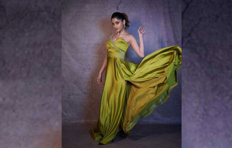 এর পরেই জড়িয়ে যান নাটক, বিজ্ঞাপন এবং চলচ্চিত্রের সাথে। ছবি: ফেসবুক থেকে