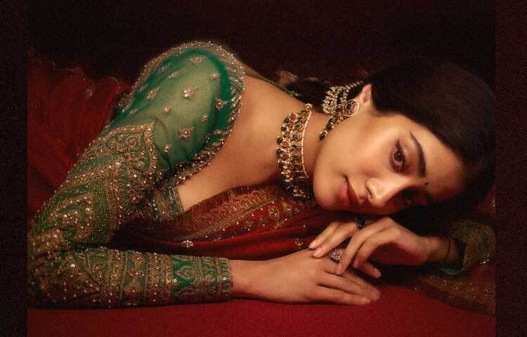 শাড়িতে লাস্যময়ী জাহ্নবী কাপুর। ছবি: ইনস্টাগ্রাম