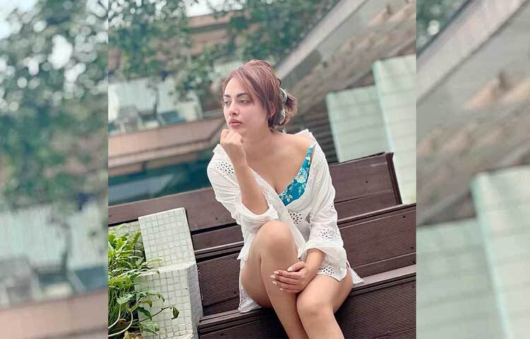 লাউঞ্জওয়্যারে উষ্ণতা ছড়াচ্ছেন নায়িকা। ছবি: ফেসবুক থেকে