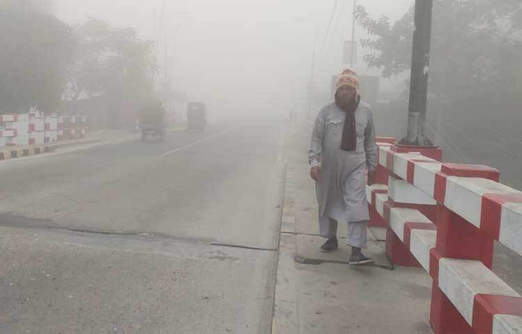 শীতের সঙ্গে ঘন কুয়াশায় জবুথবু হয়ে পড়েছে জনপদ।