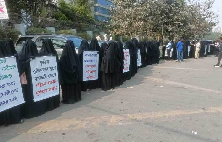 সমাবেশে শতাধিক নারী সমাবেশে উপস্থিত ছিলেন।