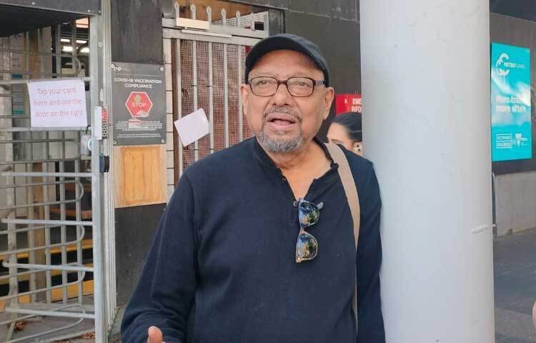 জনপ্রিয় এই শিল্পীর ছেলেবেলা কেটেছে দার্জিলিং-এ। তিনি কলকাতা বিশ্ববিদ্যালয় থেকে ইংরেজি সাহিত্যে মাস্টার্স করেছেন।