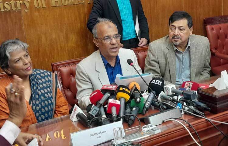 র‍্যাব, পুলিশ ও আনসারের নতুন পোশাক নির্ধারণ করা হয়েছে বলে জানিয়েছেন স্বরাষ্ট্র উপদেষ্টা লেফটেন্যান্ট জেনারেল (অব.) মো. জাহাঙ্গীর আলম চৌধুরী।