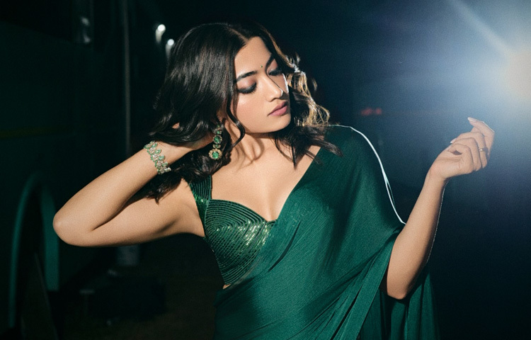 সবশেষ আল্লু অর্জুনের বিপরীতে ‘পুষ্পা’য় অভিনয় করে আকাশচুম্বী সাফল্য পেয়েছেন এই তারকা। এখন পর্যন্ত ১৪টি সিনেমায় অভিনয় করেছেন রাশমিকা। যার মধ্যে বেশিরভাগই সুপারহিট ও আলোচিত।