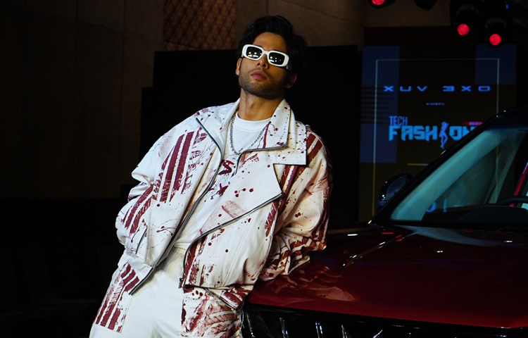 ২০১৭ সালে ওয়েব সিরিজ ‘ইনসাইড এজ’ এ অভিনয়ের মাধ্যমে প্রথম বড় প্ল্যাটফর্মে আগমন তার। তবে তিনি পরিচিতি পান ২০১৯ সালে মুক্তিপ্রাপ্ত ‘গাল্লি বয়’ সিনেমায় অভিনয় করে।