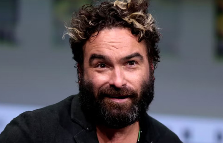 ২০০৭ সালে জনি গ্যালেকির ক্যারিয়ারের মোড় ঘুরে যায়। ‘দ্যা বিগ ব্যাং থিওরি’ এর ‘লিওনার্ড হফস্ট্যাডার’ চরিত্রে অভিনয় শুরু করেন তিনি। যা তাকে এনে দিয়েছে তুমুল জনপ্রিয়তা।