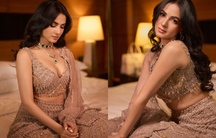 ২০০৫ সালে ‘মিস ওয়ার্ল্ড ট্যুরিজম’ খেতাব জেতা ছিল তার প্রথম বড় মাইলফলক। ক্যামেরার সামনে তার সহজ ভঙ্গি, আত্মবিশ্বাসী অভিব্যক্তি আর রুচিশীল ফ্যাশন সেন্স তাকে আলাদা করে তুলেছিল শুরু থেকেই।