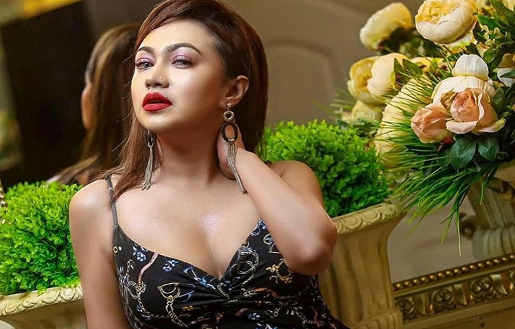 ২০১৬ পর্যন্ত ৫০টির বেশি আইটেম গান করেন তিনি। আইটেম গানে পারফর্ম করতে করতে এক ঘেয়েমি লাগছিল বিপাশার। চেয়েছিলেন নায়িকা হবেন।