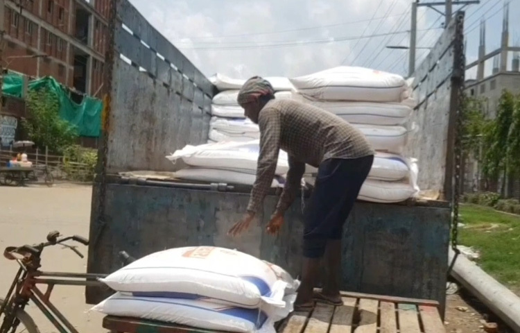 নতুন চামড়া রাখার জন্য ট্যানারিগুলোর প্রতিটি ফ্লোরই খালি করে রাখা হয়েছে। পরিষ্কার করা হয়েছে চারপাশ।