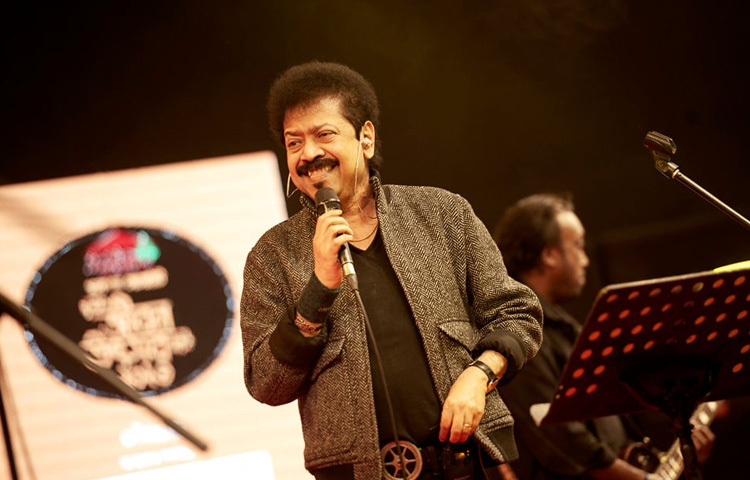 তবে ১৯৮১ সালে সলো ক্যারিয়ারে প্রবেশের পরই খুলে যায় নতুন দিগন্ত। ‘তোরে পুতুলের মতো করে সাজিয়ে’, ‘যেখানে সীমান্ত তোমার’, ‘তুমি আর নেই সে তুমি’-এমন অসংখ্য গান বাঙালির হৃদয়ে অমর হয়ে আছে তার কণ্ঠে।