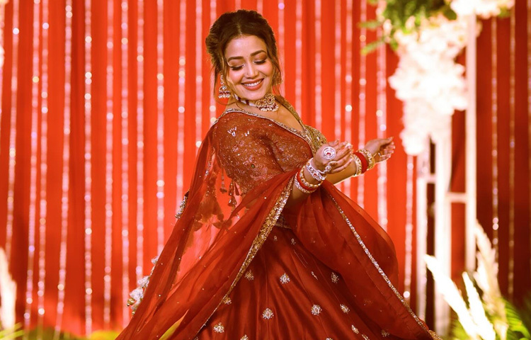 এরপর ২০০৬ সালে ইন্ডিয়ান আইডলের দ্বিতীয় আসরে অংশ নেন নেহা কাক্কার। কিন্তু তিনি বাদ পড়ে যান কয়েক রাউন্ড পরেই। ২০০৮ সালে ‘নেহা দ্য রকস্টার’ নামে একটি অ্যালবাম করেন নেহা। এরপর ২০১০ সালে বলিউডে অভিনেত্রী হিসেবে আত্মপ্রকাশ করেন নেহা। তার অভিনীত প্রথম সিনেমা ‘ইসি লাইফ মে’ সমালোচিত হয় এবং বক্স অফিসেও ব্যর্থ হয়।