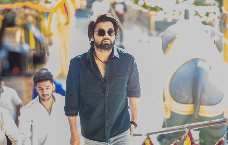 ‘অবনে শ্রীমনারায়ণ’ সিনেমায় একজন চালাক, কৌতূহলী এবং রহস্যপ্রিয় পুলিশ অফিসারের চরিত্রে রক্ষিত শেট্টির অভিনয় ছিল অসাধারণ।