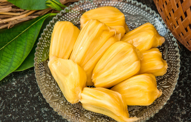 কাঁঠালে থাকা পটাসিয়াম উচ্চ রক্তচাপ নিয়ন্ত্রণে রাখতে সাহায্য করে। এতে হৃদরোগ ও স্ট্রোকের ঝুঁকি কমে।