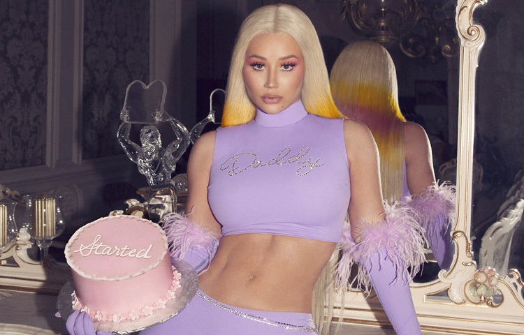 মাত্র ১৬ বছর বয়সে নিজের স্বপ্নকে বাস্তবায়ন করতে যুক্তরাষ্ট্রে পাড়ি জমান তিনি। টেক্সাস, জর্জিয়া হয়ে অবশেষে থিতু হন লস অ্যাঞ্জেলেসে, যেখানে তার র‍্যাপ ক্যারিয়ার গড়ার যাত্রা শুরু হয়।