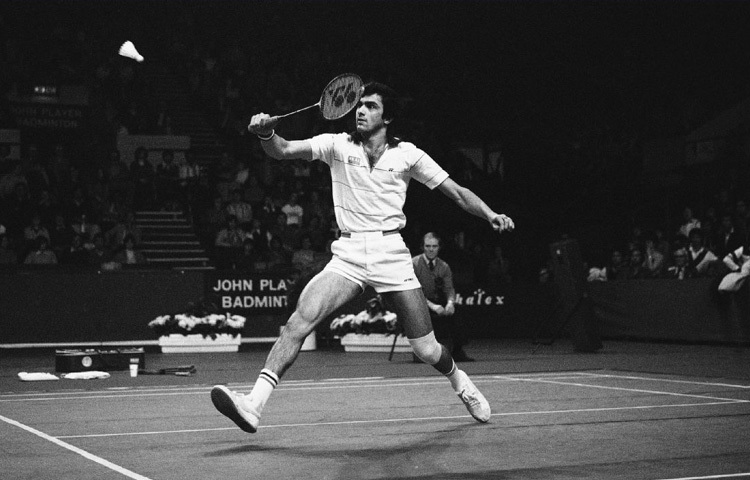 কিন্তু যা সত্যিকারের ইতিহাস হয়ে রইল, তা হলো ১৯৮০ সালের অল ইংল্যান্ড ব্যাডমিন্টন চ্যাম্পিয়নশিপ জয়। এই বিজয় শুধু ভারতের প্রথম বড় আন্তর্জাতিক ট্রফিই নয়, বরং এশিয়ার বাইরে প্রথম কোনো ভারতীয় খেলোয়াড়ের এমন কীর্তি। সে সময় ইউরোপীয় ও দক্ষিণ-পূর্ব এশীয় খেলোয়াড়দের একচেটিয়া আধিপত্যে পাডুকোনের এই সাফল্য ছিল প্রায় অসম্ভবকে সম্ভব করে তোলার মতো।