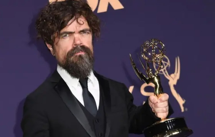 ‘গেম অফ থ্রোনস’ সিরিজে টায়রিয়ন ল্যানিস্টারের চরিত্রে তার পারফরম্যান্স বিশ্বের কোটি দর্শকের হৃদয় জয় করেছে। বুদ্ধি, চতুরতা এবং অদ্ভুত এক আকর্ষণ দিয়ে এই চরিত্রটি তিনি জীবন্ত করে তুলেছেন।