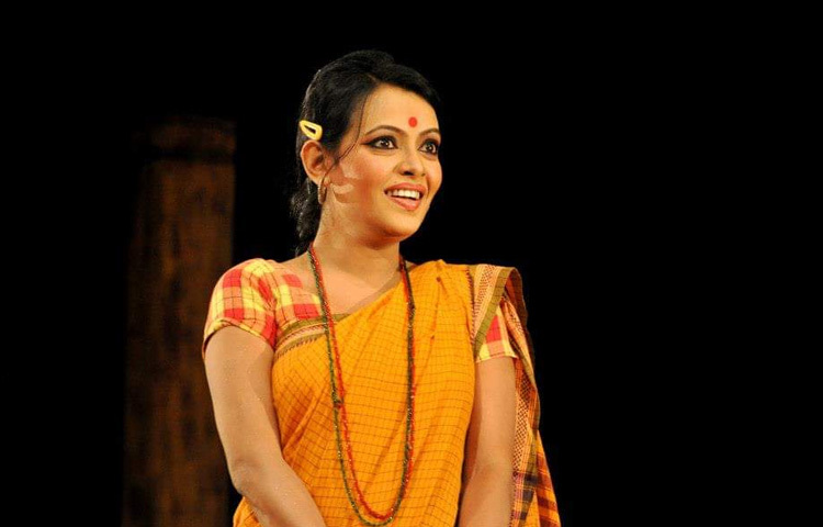 মাত্র তিন বছর বয়সে অভিনয় জগতে পা রাখেন তমালিকা। ১৯৯২ সালে আরণ্যক নাট্যদল প্রযোজিত মামুনুর রশীদের লেখা ও আজিজুল হাকিম নির্দেশিত নাটক ‘পাথর’র মাধ্যমে তার মঞ্চাভিনয় শুরু।