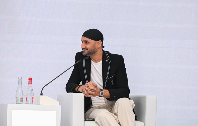 কাপিল দেবের পর ভারতের দ্বিতীয় সর্বোচ্চ টেস্ট উইকেট শিকারি তিনি। ১০৩ ম্যাচে ৪১৭ উইকেট শিকার করেছেন হারভজন।