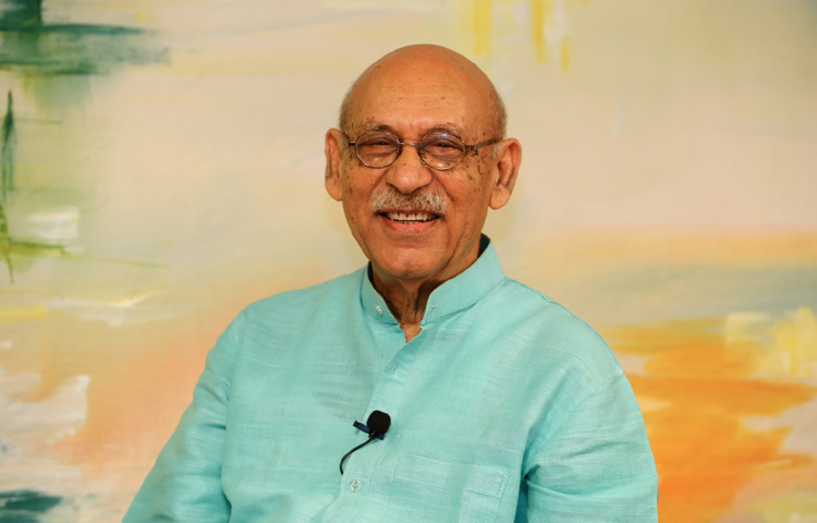 তিনি কখনও হয়েছেন একজন আদর্শ পিতা, কখনও কঠোর শিক্ষক, আবার কখনও নিঃশব্দ এক দার্শনিক। আবুল হায়াত অভিনয় করেছেন এমন সব চরিত্রে, যেগুলো বাস্তব জীবনের খুব কাছাকাছি। হয়তো এ কারণেই তিনি দর্শকের মনে এত গভীর ছাপ ফেলেছেন।