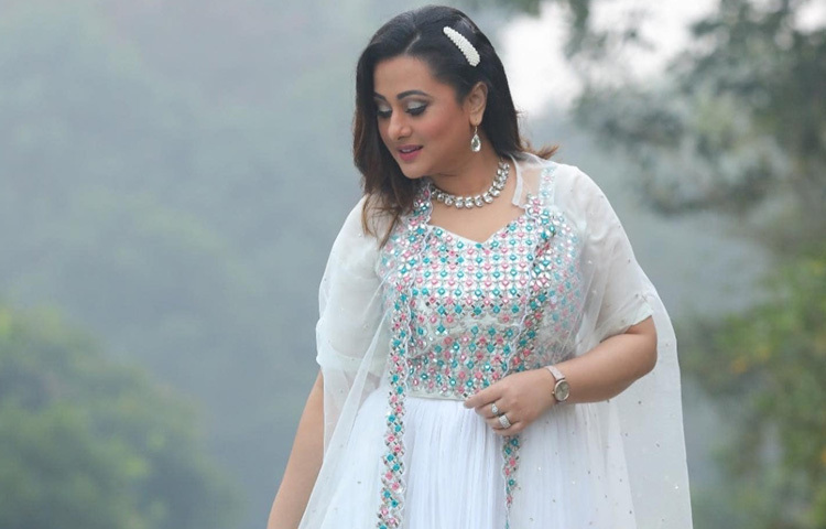 ২০০০ এর দশকের শুরুর দিকে পূর্ণিমা হয়ে ওঠেন ঢালিউডের সবচেয়ে জনপ্রিয় ও প্রিয় মুখ। ‘মনের মাঝে তুমি’, ‘সুভা’, ‘মেঘের পরে মেঘ’, ‘আকাশ ছোঁয়া ভালোবাসা’, ‘জিনের বাদশা’, ‘রক্ষা করো বাঘ মামা’, ‘হৃদয়ের কথা’সহ একাধিক জনপ্রিয় ছবিতে তার অভিনয় মন কেড়েছে দর্শকের। বিশেষ করে তার সংলাপ বলার ভঙ্গি, সহজ-সরল রূপ আর শালীনতায় মোড়া সৌন্দর্যে সে সময়ের তরুণ প্রজন্ম হয়ে পড়েছিল মুগ্ধ।