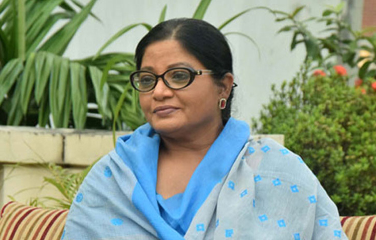 নাট্যচক্র থেকে ‘কথক’ নাট্যগোষ্ঠীতে চলে আসেন তিনি, যেখানে পরিচয় হয় জহুরুল ইসলামের সঙ্গে-যিনি পরবর্তীতে তার জীবনসঙ্গী হন। এরপর একে একে কাজ করেছেন ‘প্রাগৈতিহাসিক’, ‘মানুষ’, ‘অনুস্বারের পালা’, ‘ইবলিশ’, ‘ময়ূর সিংহাসন’সহ একাধিক নাটকে। আরণ্যক নাট্যদলে যুক্ত হয়ে হয়ে ওঠেন সক্রিয় কর্মী।