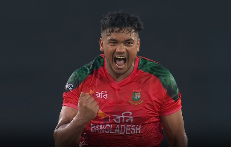 পাকিস্তানের সঙ্গে সিরিজ শেষ করে বাংলাদেশ দল এখন ছুটিতে আছেন। গেল ২৪ জুলাই পাকিস্তানের বিপক্ষে তিন ম্যাচ সিরিজের শেষ ম্যাচ খেলেছেন তাসকিন।