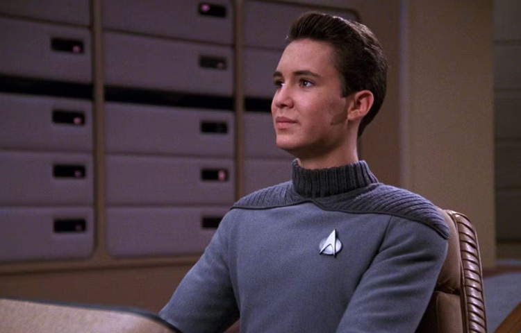 উইল হুইটন অভিনয়ের পাশাপাশি একজন উচ্ছ্বাসিত গেমারও। তিনি গেমিং বিষয়ক কন্টেন্ট তৈরি করেন এবং ইউটিউব ও টুইচে তার একটি বিশাল ফ্যানবেজ রয়েছে।