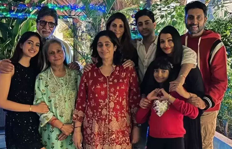 ব্যস্ততার মাঝেও অমিতাভ সব সময় পরিবারের জন্য সময় রাখেন। পরিবার তার জীবনের সবচেয়ে বড় শক্তি-এ কথা তিনি বহুবার জানিয়েছেন।