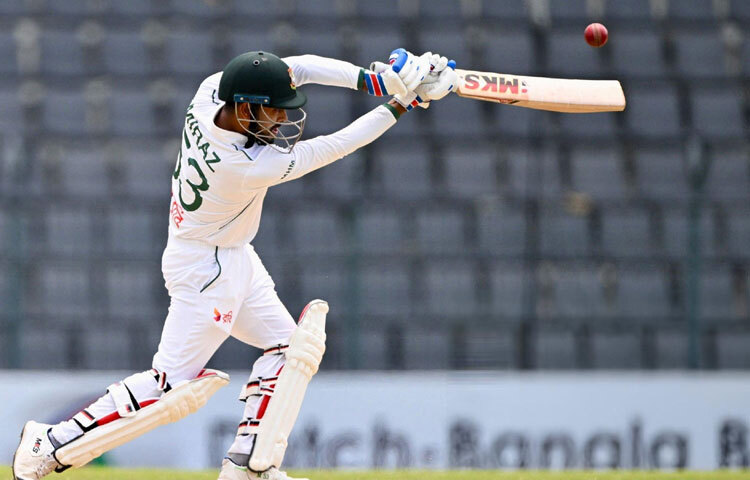 ২০১৬ সালের অক্টোবরে ইংল্যান্ডের বিপক্ষে টেস্টে অভিষেক হয় মিরাজের। আর প্রথম টেস্টেই তিনি ঝলসে ওঠেন ১৯ উইকেট শিকার করে, যা তাকে রাতারাতি সুপারস্টারে পরিণত করে। একজন অফ-স্পিনার হিসেবে তিনি যেভাবে ব্যাটসম্যানদের বিভ্রান্ত করেছিলেন, তা বাংলাদেশের ক্রিকেট ইতিহাসে এক মাইলফলক।