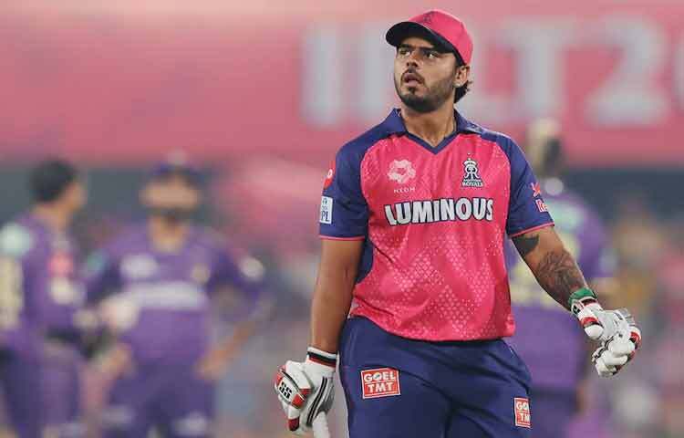 দিল্লির শক্তিশালী ঘরোয়া কাঠামোর ভেতরে জায়গা করে নেওয়া সহজ নয়। তবুও ধারাবাহিক পারফরম্যান্সের জোরে তিনি প্রথম শ্রেণির ক্রিকেটে নিজেকে প্রমাণ করেন। ব্যাটের পাশাপাশি তার ডানহাতি অফ-ব্রেক বোলিং দলকে বাড়তি ভারসাম্য এনে দেয়, যা আধুনিক ক্রিকেটে অলরাউন্ডার হিসেবে বড় প্লাস পয়েন্ট।