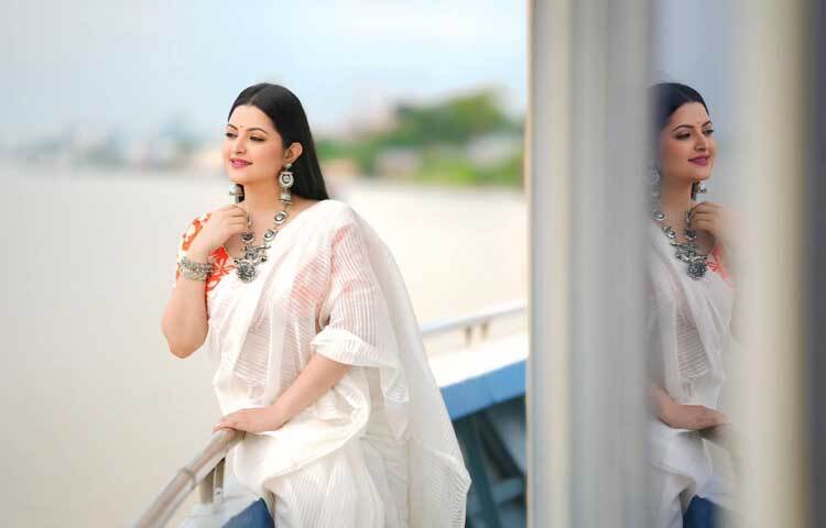 বর্তমানে দুই সন্তান আর নিজেকে নিয়েই ব্যস্ত সময় পাড় করছেন ঢালিউডের এই সুন্দরী নায়িকা। ছবি: ফেসবুক থেকে