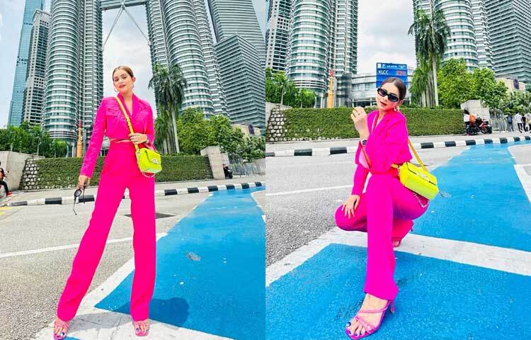 ম্যাজেন্টা গোলাপি কো-অর্ডের ওপরে শর্ট ব্লেজার আর বটমে হাই ওয়েস্ট প্যান্টের সঙ্গে ম্যাচিং হিল পরেছেন লাস্যময়ী এ অভিনেত্রী। ছবি: ফেসবুক থেকে