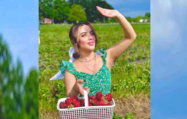 প্রকৃতির মাঝে বেশ সুন্দর লাগছে তমাকে। ছবি: ফেসবুক থেকে