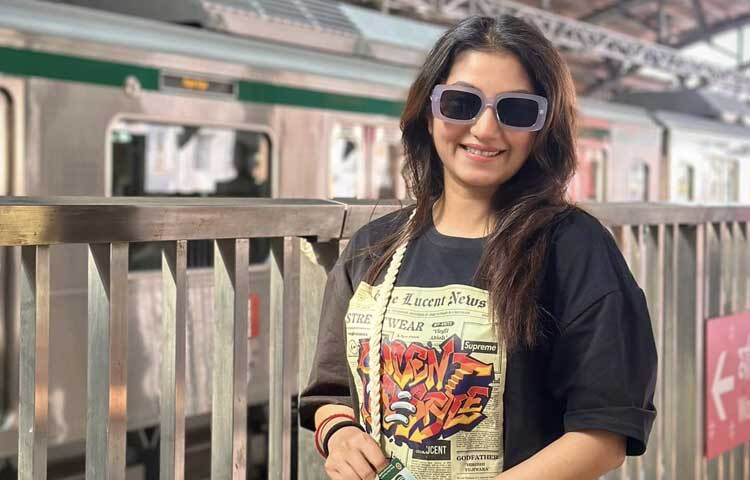 ব্যক্তিগত জীবনে খুবই ইতিবাচক থাকেন শশী। তিনি মনে করেন জীবন অনেক অল্প সময়ের। এ সময়ে যা যা পছন্দ সবই তিনি করতে চান।