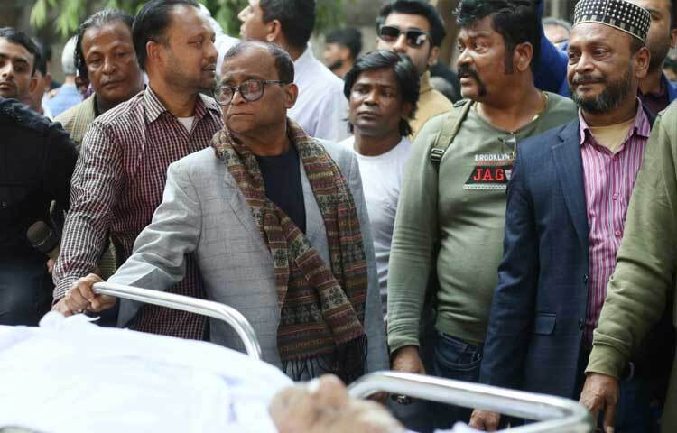 শারীরিক অসুস্থতার কারণে ২২ ডিসেম্বর হাসপাতালে ভর্তি করা হয় তাকে। দিন গড়ানোর সাথে সাথে অভিনেতার শারীরিক অবস্থা খারাপের দিকে যায়। অবশেষে ৫ জানুয়ারি না ফেরার দেশে পাড়ি জমান তিনি।