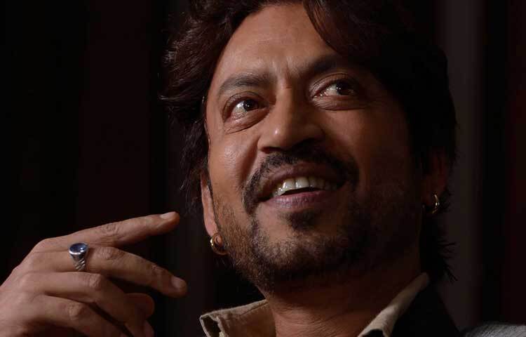 ১৯৮৪ সালে যখন তিনি মাস্টার্সের ছাত্র তখনই ন্যাশনাল স্কুল অব ড্রামা, দিল্লিতে শিক্ষাবৃত্তি পান। সেখানে পড়াশোনা শেষে মুম্বাইয়ে এসে অভিনয় জীবন শুরু করেন ইরফান।