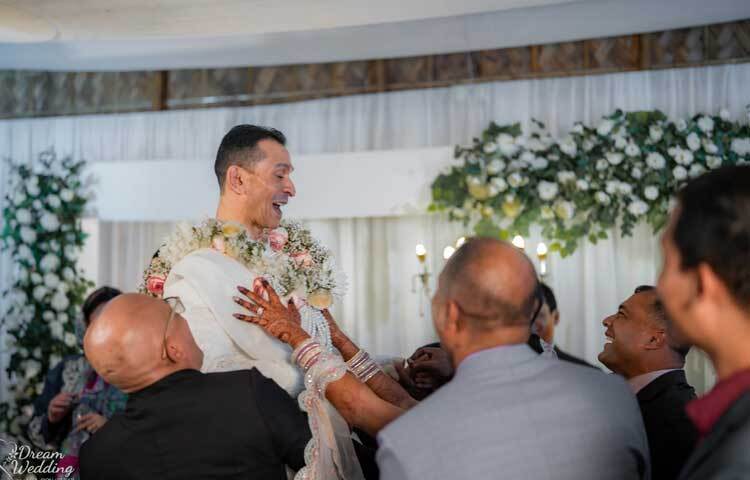 মালা পড়ানোর দুষ্ট-মিষ্টি স্মৃতি।