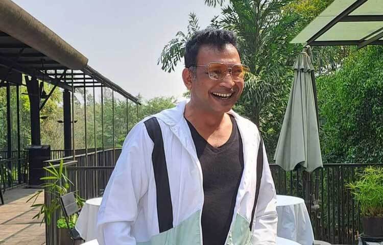 ‘আজব রঙের মানুষ’ ছাড়াও তার অভিনীত অনেক নাটক বেশ জনপ্রিয়তা পেয়েছে।