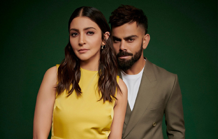 আনুশকা-বিরাট দুজনই আলাদা আলাদা দুনিয়ার নক্ষত্র, কিন্তু যখন এক হয়েছেন, তখন যেন তাদের ভালোবাসার গল্পও বাস্তবের সবচেয়ে সুন্দর সত্যি গল্প হয়ে উঠেছে।