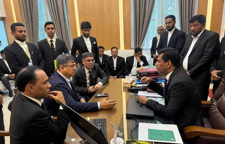 নিজের গুম হওয়ার ঘটনায় শেখ হাসিনাসহ ৭ জনের বিরুদ্ধে ট্রাইব্যুনালে অভিযোগ দায়ের করেছেন বিএনপির স্থায়ী কমিটির সদস্য সালাহউদ্দিন আহমেদ। ছবি: ফজলুল হক মৃধা